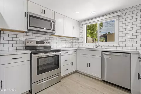 Kitchen - 3878 N 30th St, Phoenix, AZ 85016 photo 2 of 4