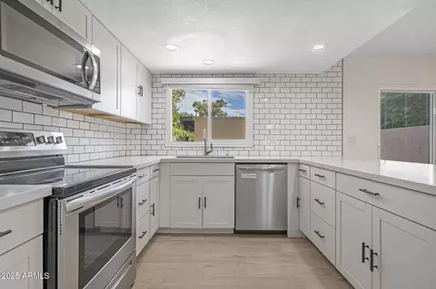 Kitchen - 3878 N 30th St, Phoenix, AZ 85016 photo 3 of 4