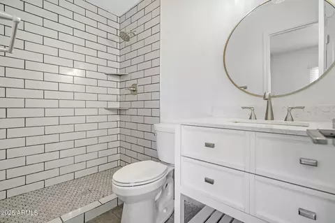 Bath - 3878 N 30th St, Phoenix, AZ 85016 photo 2 of 3