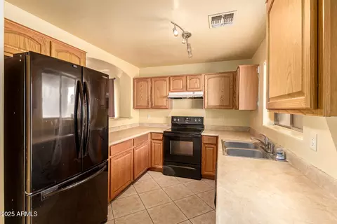 5926 S 16th Dr, Phoenix, AZ 85041 photo 8