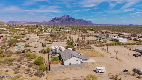 View/Area - 146 E Whiteley St, Apache Junction, AZ 85119 photo 4 of 7