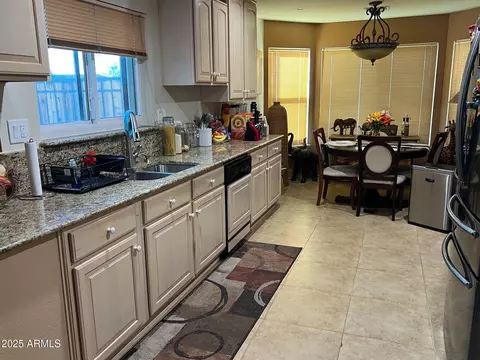 Kitchen - 1749 E Saint Charles Ave, Phoenix, AZ 85042 photo 1 of 1