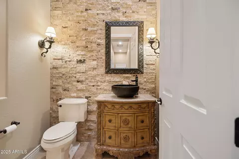 Bath - 1653 W Silver Pine Dr, Phoenix, AZ 85086 photo 6 of 10