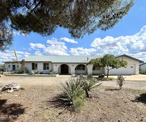 81 Maricopa Dr, Bisbee, AZ 85603