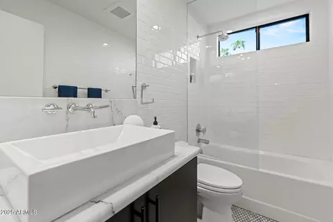 Bath - 948 E Driftwood Dr, Tempe, AZ 85283 photo 2 of 2