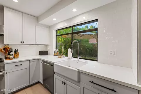 Kitchen - 948 E Driftwood Dr, Tempe, AZ 85283 photo 2 of 5