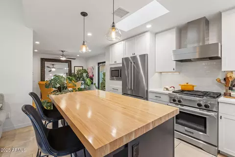 Kitchen - 948 E Driftwood Dr, Tempe, AZ 85283 photo 3 of 5