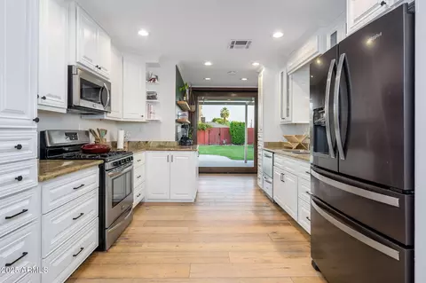 Kitchen - 1801 E Montebello Ave, Phoenix, AZ 85016 photo 2 of 6