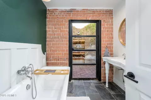 Bath - 1801 E Montebello Ave, Phoenix, AZ 85016 photo 2 of 5