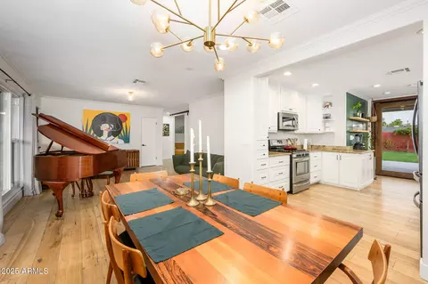 Dining - 1801 E Montebello Ave, Phoenix, AZ 85016 photo 4 of 4