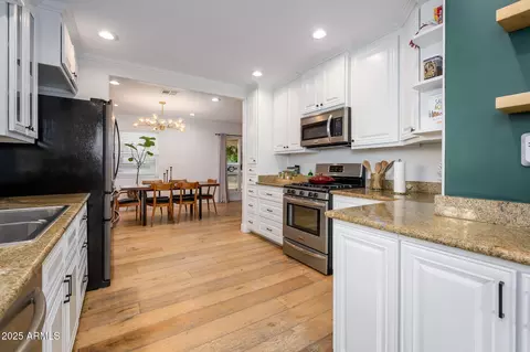 Kitchen - 1801 E Montebello Ave, Phoenix, AZ 85016 photo 5 of 6