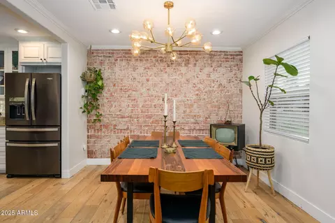 Dining - 1801 E Montebello Ave, Phoenix, AZ 85016 photo 2 of 4