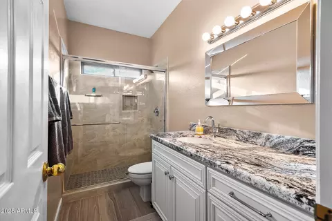 Bath - 1023 E Forest Hills Dr, Phoenix, AZ 85022 photo 2 of 5