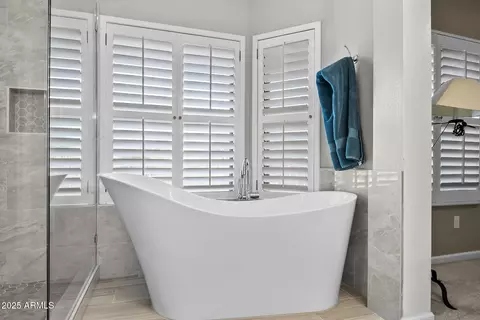 Bath - 1023 E Forest Hills Dr, Phoenix, AZ 85022 photo 5 of 5