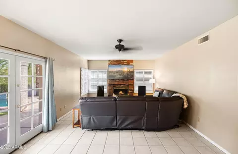 Living - 1023 E Forest Hills Dr, Phoenix, AZ 85022 photo 5 of 5
