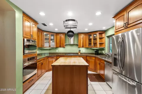 Kitchen - 1023 E Forest Hills Dr, Phoenix, AZ 85022 photo 2 of 4