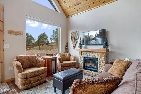 Living - 2702 Covered Wagon Trl, Overgaard, AZ 85933 photo 5 of 5