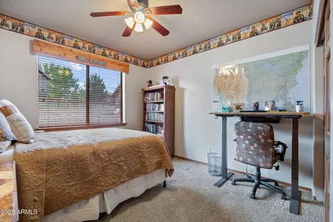 Bedroom - 2702 Covered Wagon Trl, Overgaard, AZ 85933 photo 4 of 5
