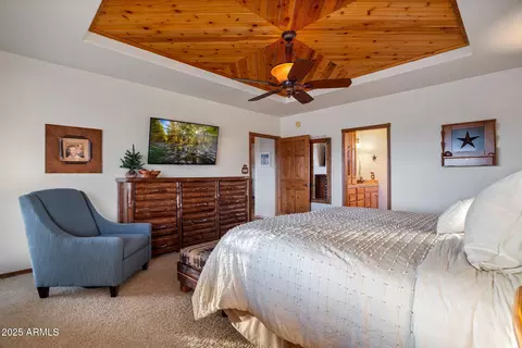 Bedroom - 2702 Covered Wagon Trl, Overgaard, AZ 85933 photo 2 of 5