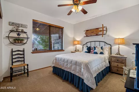 Bedroom - 2702 Covered Wagon Trl, Overgaard, AZ 85933 photo 3 of 5