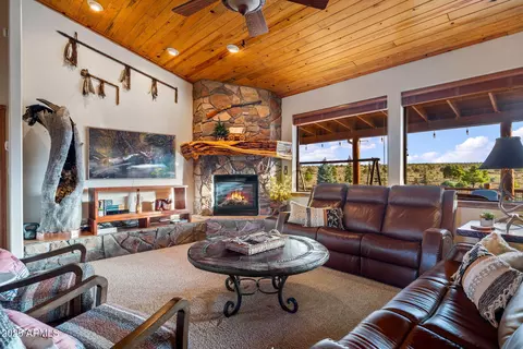 Living - 2702 Covered Wagon Trl, Overgaard, AZ 85933 photo 1 of 5