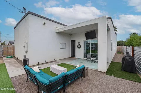 Exterior - 2246 E Sheridan St, Phoenix, AZ 85006 photo 5 of 6
