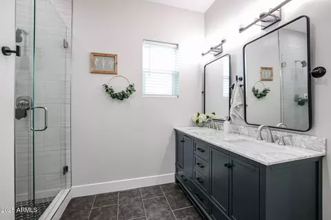 Bath - 2246 E Sheridan St, Phoenix, AZ 85006 photo 2 of 4
