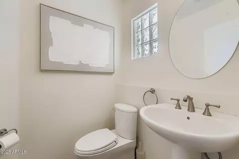 Bath - 8032 N 10th Ave, Phoenix, AZ 85021 photo 3 of 4