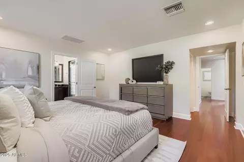 Bedroom - 8032 N 10th Ave, Phoenix, AZ 85021 photo 1 of 4