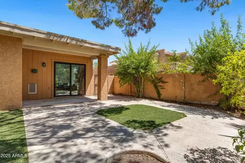 Exterior - 1113 E Tapatio Dr, Phoenix, AZ 85020 photo 5 of 7