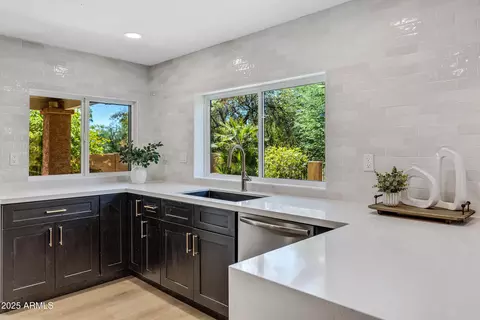 Kitchen - 1113 E Tapatio Dr, Phoenix, AZ 85020 photo 1 of 4