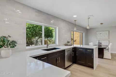 Kitchen - 1113 E Tapatio Dr, Phoenix, AZ 85020 photo 2 of 4