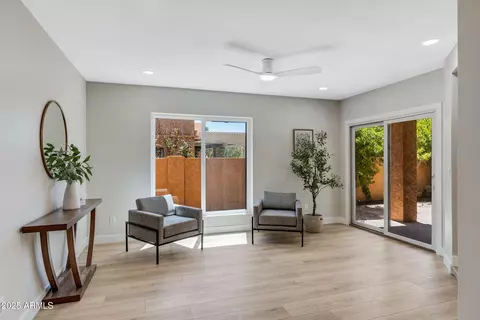 Living - 1113 E Tapatio Dr, Phoenix, AZ 85020 photo 2 of 2