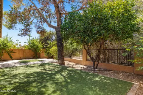 Exterior - 1113 E Tapatio Dr, Phoenix, AZ 85020 photo 3 of 7