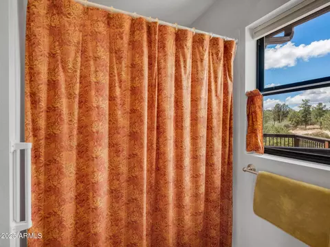 Bath - 1111 S Sutton Rd, Payson, AZ 85541 photo 3 of 4