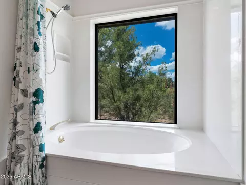 Bath - 1111 S Sutton Rd, Payson, AZ 85541 photo 2 of 4
