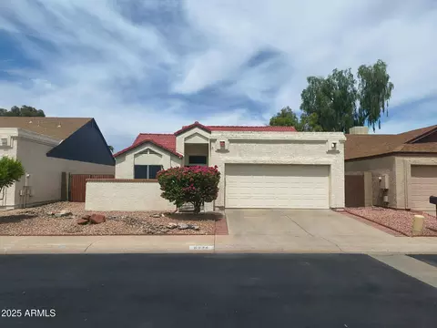 6534 W North Ln, Glendale, AZ 85302