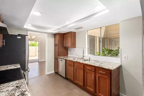 5204 E Saguaro Cir, Phoenix, AZ 85044 photo 12