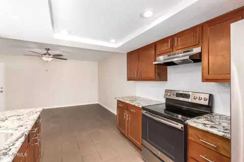 5204 E Saguaro Cir, Phoenix, AZ 85044 photo 11
