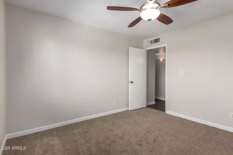 5204 E Saguaro Cir, Phoenix, AZ 85044 photo 19