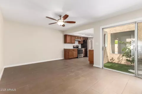 5204 E Saguaro Cir, Phoenix, AZ 85044 photo 10