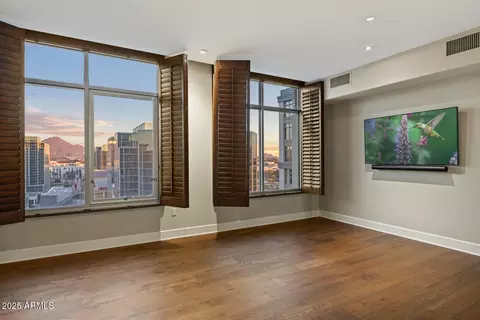 Living - 2402 Esplanade Ln #1101, Phoenix, AZ 85016 photo 7 of 7