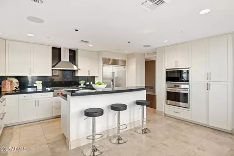 Kitchen - 2402 Esplanade Ln #1101, Phoenix, AZ 85016 photo 2 of 5