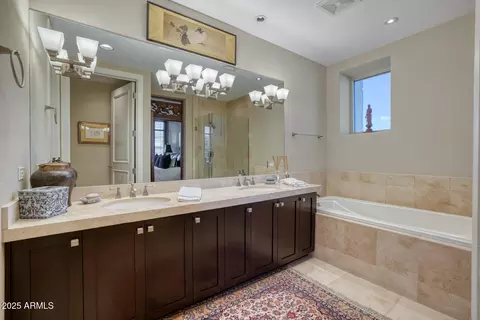Bath - 2402 Esplanade Ln #1101, Phoenix, AZ 85016 photo 1 of 5