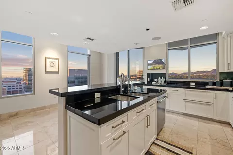Kitchen - 2402 Esplanade Ln #1101, Phoenix, AZ 85016 photo 4 of 5
