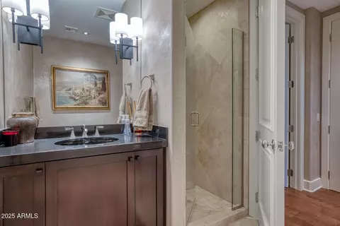 Bath - 2402 Esplanade Ln #1101, Phoenix, AZ 85016 photo 2 of 5
