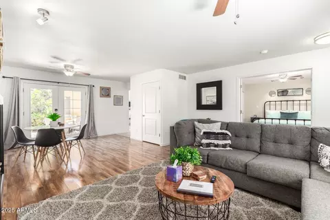 8315 E Orange Blossom Ln, Scottsdale, AZ 85250