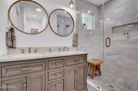 Bath - 8021 N 16th Dr, Phoenix, AZ 85021 photo 2 of 3