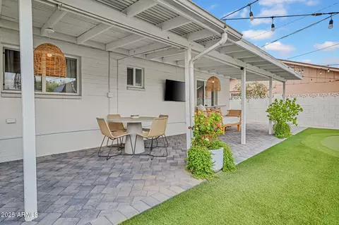 Exterior - 8021 N 16th Dr, Phoenix, AZ 85021 photo 3 of 5