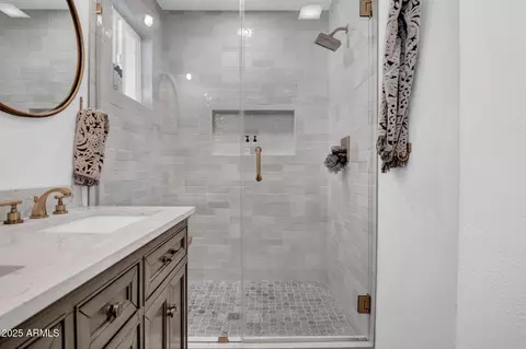 Bath - 8021 N 16th Dr, Phoenix, AZ 85021 photo 3 of 3